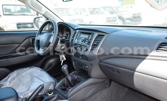 Sayi Imported Mitsubishi L200 White Mota in Import - Dubai a Benin Sayi Imported Mitsubishi L200 White Mota in Import - Dubai a Benin