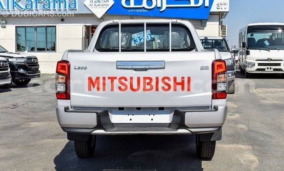 Sayi Imported Mitsubishi L200 White Mota in Import - Dubai a Benin Sayi Imported Mitsubishi L200 White Mota in Import - Dubai a Benin