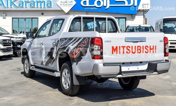 Sayi Imported Mitsubishi L200 White Mota in Import - Dubai a Benin Sayi Imported Mitsubishi L200 White Mota in Import - Dubai a Benin