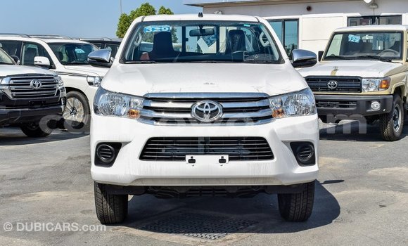 Sayi Imported Toyota Hilux White Mota in Import - Dubai a Benin Sayi Imported Toyota Hilux White Mota in Import - Dubai a Benin