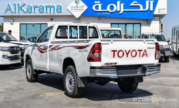 Sayi Imported Toyota Hilux White Mota in Import - Dubai a Benin Sayi Imported Toyota Hilux White Mota in Import - Dubai a Benin