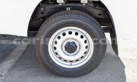 Sayi Imported Toyota Hilux White Mota in Import - Dubai a Benin Sayi Imported Toyota Hilux White Mota in Import - Dubai a Benin