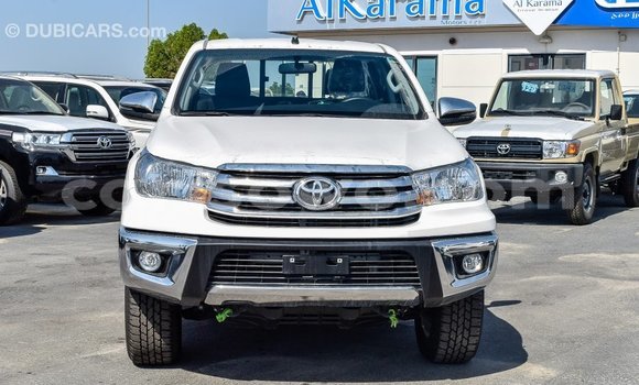 Sayi Imported Toyota Hilux White Mota in Import - Dubai a Benin Sayi Imported Toyota Hilux White Mota in Import - Dubai a Benin