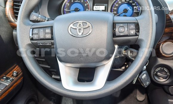 Sayi Imported Toyota Hilux White Mota in Import - Dubai a Benin Sayi Imported Toyota Hilux White Mota in Import - Dubai a Benin