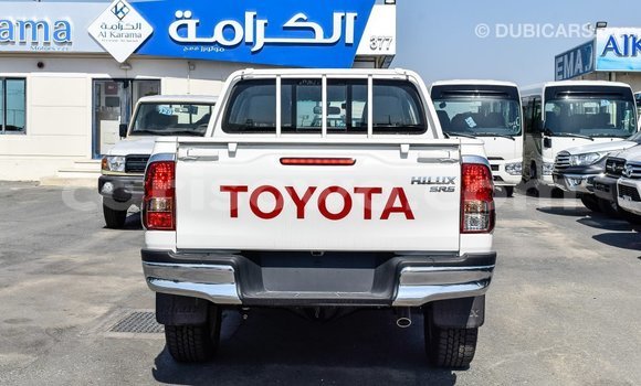 Sayi Imported Toyota Hilux White Mota in Import - Dubai a Benin Sayi Imported Toyota Hilux White Mota in Import - Dubai a Benin