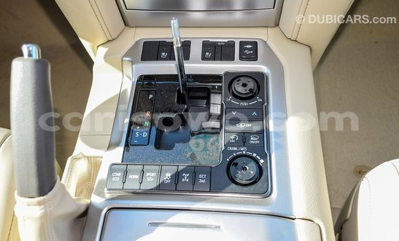 Sayi Imported Toyota Land Cruiser White Mota in Import - Dubai a Benin Sayi Imported Toyota Land Cruiser White Mota in Import - Dubai a Benin