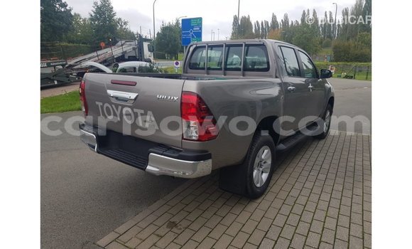 Sayi Imported Toyota Hilux Sauran Mota in Import - Dubai a Benin Sayi Imported Toyota Hilux Sauran Mota in Import - Dubai a Benin