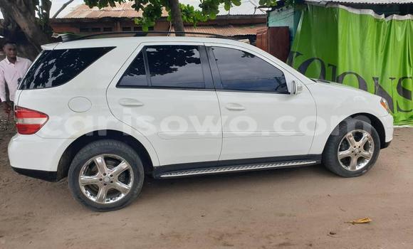 Acheter Occasion Voiture Mercedes-Benz M–Class Blanc à Cotonou, Benin Acheter Occasion Voiture Mercedes-Benz M–Class Blanc à Cotonou, Benin