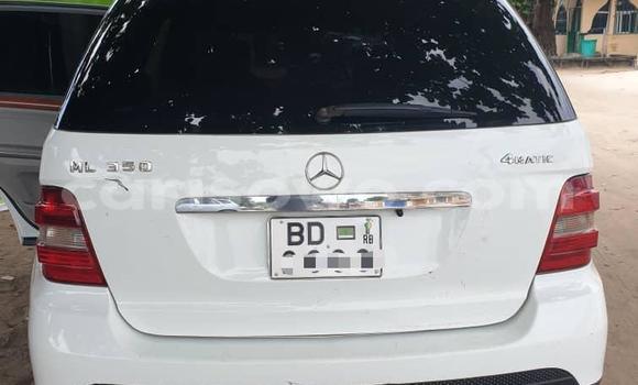 Acheter Occasion Voiture Mercedes-Benz M–Class Blanc à Cotonou, Benin Acheter Occasion Voiture Mercedes-Benz M–Class Blanc à Cotonou, Benin
