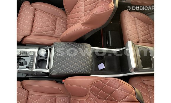 Acheter Import Voiture Toyota Land Cruiser Noir à Import - Dubai, Benin Acheter Import Voiture Toyota Land Cruiser Noir à Import - Dubai, Benin