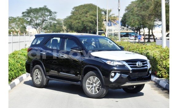 Acheter Import Voiture Toyota Fortuner Noir à Import - Dubai, Benin Acheter Import Voiture Toyota Fortuner Noir à Import - Dubai, Benin