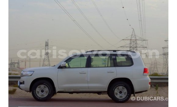 Acheter Import Voiture Toyota Land Cruiser Blanc à Import - Dubai, Benin Acheter Import Voiture Toyota Land Cruiser Blanc à Import - Dubai, Benin