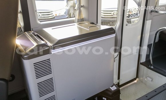 Ra Imported Toyota Coaster funfun Ọkọ̀ akẹ́rù ńlá in Import - Dubai ni Benin Ra Imported Toyota Coaster funfun Ọkọ̀ akẹ́rù ńlá in Import - Dubai ni Benin