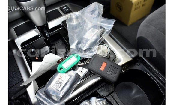 Acheter Import Voiture Toyota Land Cruiser Noir à Import - Dubai, Benin Acheter Import Voiture Toyota Land Cruiser Noir à Import - Dubai, Benin