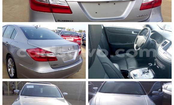 Sayi Na hannu Hyundai Accent Azurfa Mota in Cotonou a Benin