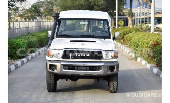 Acheter Import Voiture Toyota Land Cruiser Blanc à Import - Dubai, Benin Acheter Import Voiture Toyota Land Cruiser Blanc à Import - Dubai, Benin
