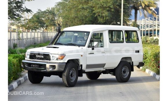 Acheter Import Voiture Toyota Land Cruiser Blanc à Import - Dubai, Benin Acheter Import Voiture Toyota Land Cruiser Blanc à Import - Dubai, Benin
