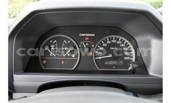 Acheter Import Voiture Toyota Land Cruiser Blanc à Import - Dubai, Benin Acheter Import Voiture Toyota Land Cruiser Blanc à Import - Dubai, Benin