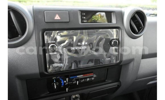Acheter Import Voiture Toyota Land Cruiser Blanc à Import - Dubai, Benin Acheter Import Voiture Toyota Land Cruiser Blanc à Import - Dubai, Benin