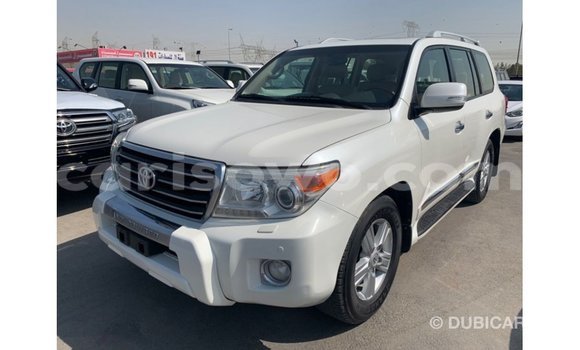 Acheter Import Voiture Toyota Land Cruiser Blanc à Import - Dubai, Benin Acheter Import Voiture Toyota Land Cruiser Blanc à Import - Dubai, Benin