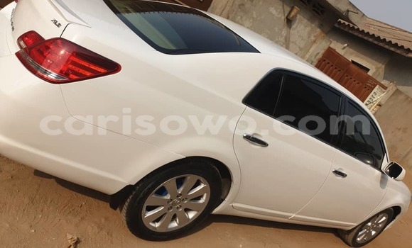 Buy Used Toyota Avalon White Car in Cotonou in Benign Buy Used Toyota Avalon White Car in Cotonou in Benign