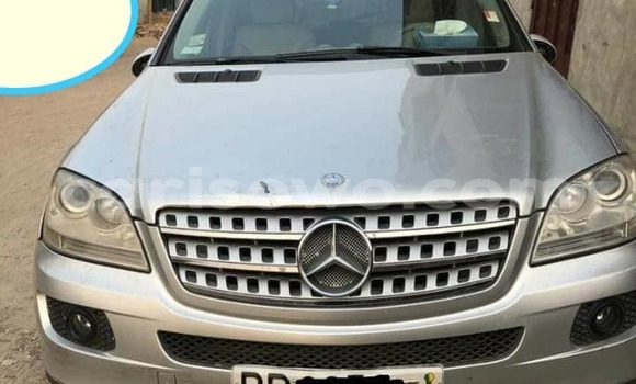 Acheter Occasion Voiture Mercedes-Benz ML–Class Gris à Cotonou, Benin Acheter Occasion Voiture Mercedes-Benz ML–Class Gris à Cotonou, Benin