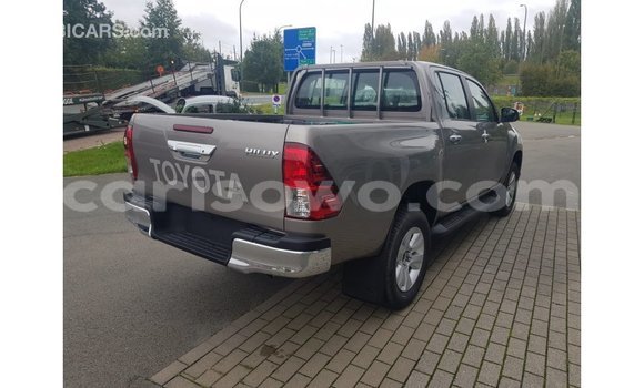 Sayi Imported Toyota Hilux Sauran Mota in Import - Dubai a Benin Sayi Imported Toyota Hilux Sauran Mota in Import - Dubai a Benin