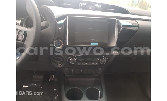 Sayi Imported Toyota Hilux Sauran Mota in Import - Dubai a Benin Sayi Imported Toyota Hilux Sauran Mota in Import - Dubai a Benin