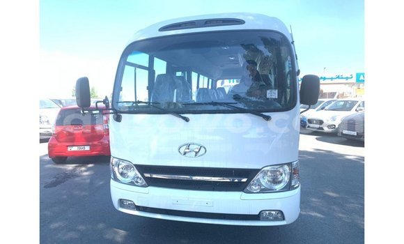 Sayi Imported Hyundai Chorus White Babbar mota in Import - Dubai a Benin