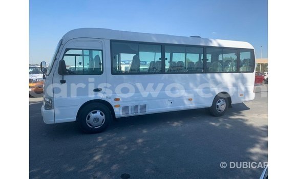 Ra Imported Hyundai Chorus funfun Ọkọ̀ akẹ́rù ńlá in Import - Dubai ni Benin Ra Imported Hyundai Chorus funfun Ọkọ̀ akẹ́rù ńlá in Import - Dubai ni Benin