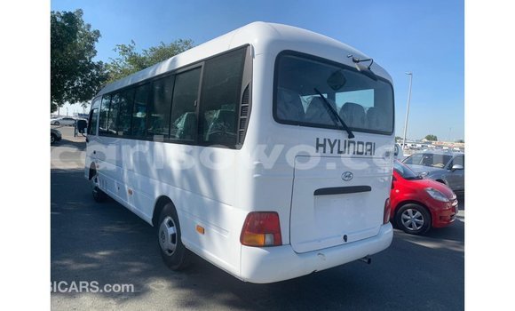 Ra Imported Hyundai Chorus funfun Ọkọ̀ akẹ́rù ńlá in Import - Dubai ni Benin Ra Imported Hyundai Chorus funfun Ọkọ̀ akẹ́rù ńlá in Import - Dubai ni Benin