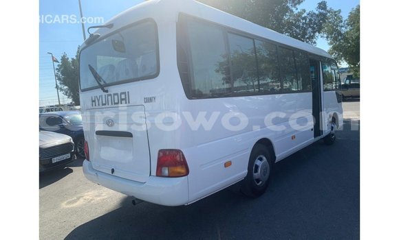 Ra Imported Hyundai Chorus funfun Ọkọ̀ akẹ́rù ńlá in Import - Dubai ni Benin Ra Imported Hyundai Chorus funfun Ọkọ̀ akẹ́rù ńlá in Import - Dubai ni Benin