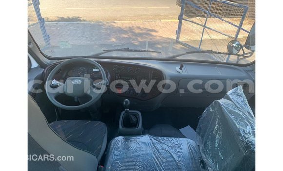 Ra Imported Hyundai Chorus funfun Ọkọ̀ akẹ́rù ńlá in Import - Dubai ni Benin Ra Imported Hyundai Chorus funfun Ọkọ̀ akẹ́rù ńlá in Import - Dubai ni Benin