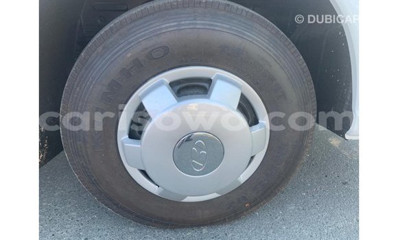 Ra Imported Hyundai Chorus funfun Ọkọ̀ akẹ́rù ńlá in Import - Dubai ni Benin Ra Imported Hyundai Chorus funfun Ọkọ̀ akẹ́rù ńlá in Import - Dubai ni Benin