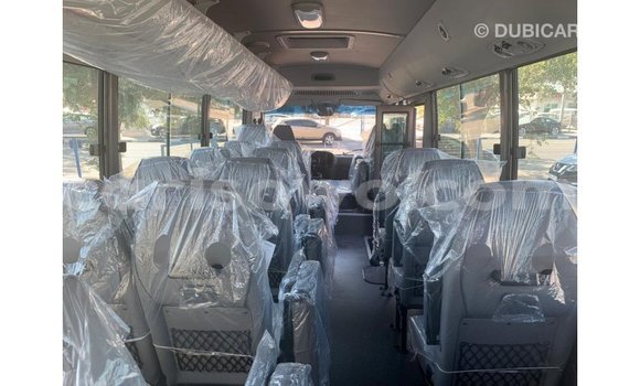 Ra Imported Hyundai Chorus funfun Ọkọ̀ akẹ́rù ńlá in Import - Dubai ni Benin Ra Imported Hyundai Chorus funfun Ọkọ̀ akẹ́rù ńlá in Import - Dubai ni Benin