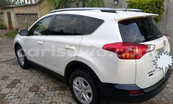 Sayi Na hannu Toyota RAV4 White Mota in Cotonou a Benin Sayi Na hannu Toyota RAV4 White Mota in Cotonou a Benin