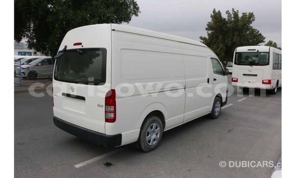 Acheter Import Voiture Toyota Hiace Blanc à Import - Dubai, Benin Acheter Import Voiture Toyota Hiace Blanc à Import - Dubai, Benin
