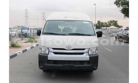 Acheter Import Voiture Toyota Hiace Blanc à Import - Dubai, Benin Acheter Import Voiture Toyota Hiace Blanc à Import - Dubai, Benin