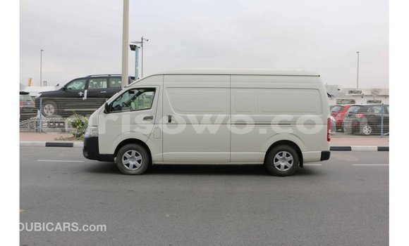 Acheter Import Voiture Toyota Hiace Blanc à Import - Dubai, Benin Acheter Import Voiture Toyota Hiace Blanc à Import - Dubai, Benin