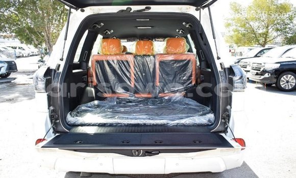 Acheter Import Voiture Lexus LX Blanc à Import - Dubai, Benin Acheter Import Voiture Lexus LX Blanc à Import - Dubai, Benin