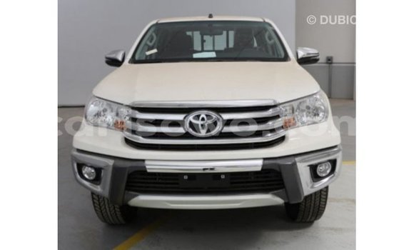 Sayi Imported Toyota Hilux White Mota in Import - Dubai a Benin Sayi Imported Toyota Hilux White Mota in Import - Dubai a Benin