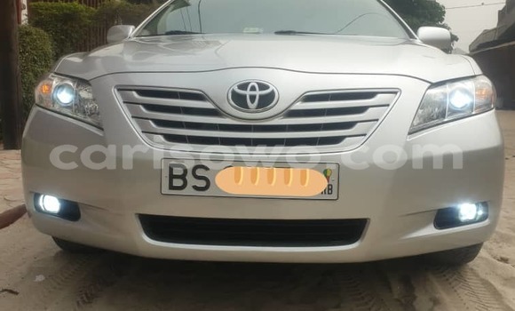 Ra Tuntun Toyota Camry Silver Ọkọ̀ in Cotonou ni Benin Ra Tuntun Toyota Camry Silver Ọkọ̀ in Cotonou ni Benin