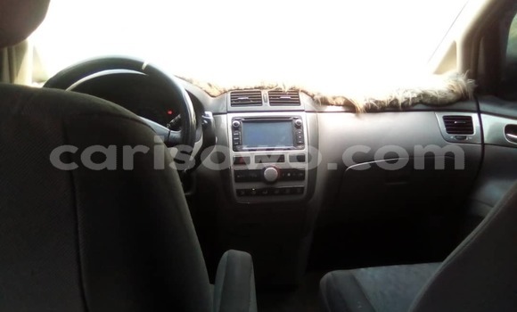 Sayi Na hannu Toyota Avensis Verso White Mota in Cotonou a Benin Sayi Na hannu Toyota Avensis Verso White Mota in Cotonou a Benin