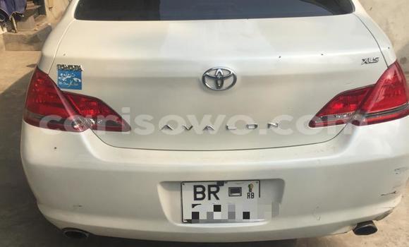 Ra Àlòkù Toyota Avalon funfun Ọkọ̀ in Cotonou ni Benin Ra Àlòkù Toyota Avalon funfun Ọkọ̀ in Cotonou ni Benin