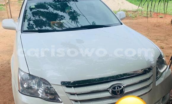 Ra Àlòkù Toyota Avalon funfun Ọkọ̀ in Cotonou ni Benin Ra Àlòkù Toyota Avalon funfun Ọkọ̀ in Cotonou ni Benin