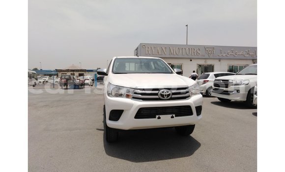 Sayi Imported Toyota Hilux White Mota in Import - Dubai a Benin Sayi Imported Toyota Hilux White Mota in Import - Dubai a Benin