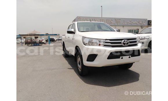 Sayi Imported Toyota Hilux White Mota in Import - Dubai a Benin Sayi Imported Toyota Hilux White Mota in Import - Dubai a Benin