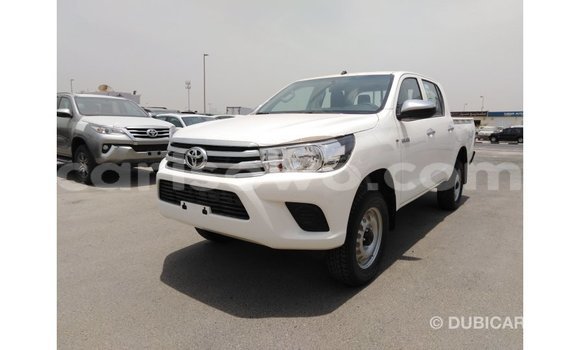 Sayi Imported Toyota Hilux White Mota in Import - Dubai a Benin Sayi Imported Toyota Hilux White Mota in Import - Dubai a Benin