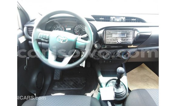 Sayi Imported Toyota Hilux White Mota in Import - Dubai a Benin Sayi Imported Toyota Hilux White Mota in Import - Dubai a Benin