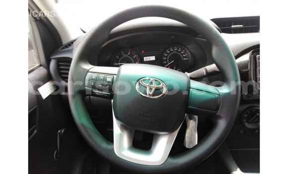 Sayi Imported Toyota Hilux White Mota in Import - Dubai a Benin Sayi Imported Toyota Hilux White Mota in Import - Dubai a Benin